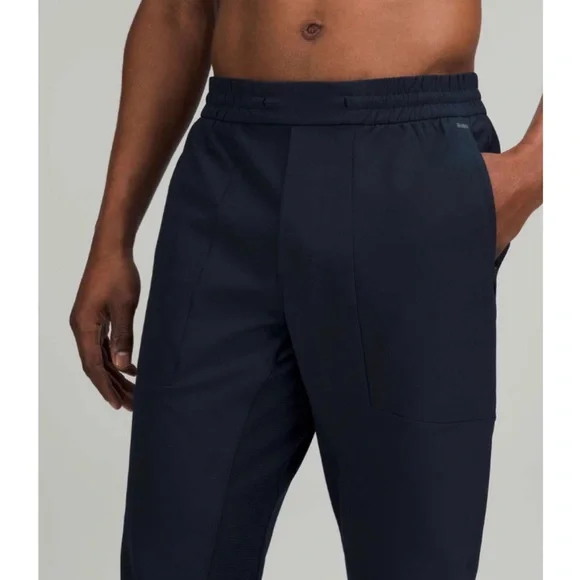 Lululemon License to Train Jogger in True Navy Size L - Picture 2 of 15